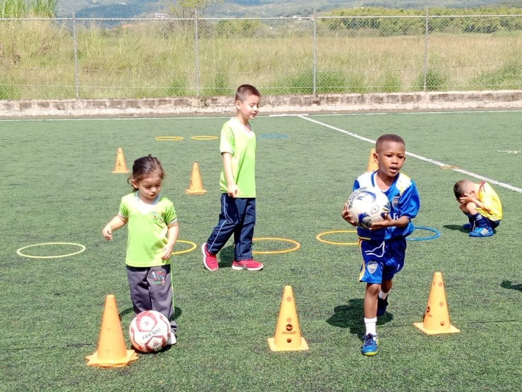 mivalledelossuenos-jardin-infantil-futbol-pagina-extracurriculares